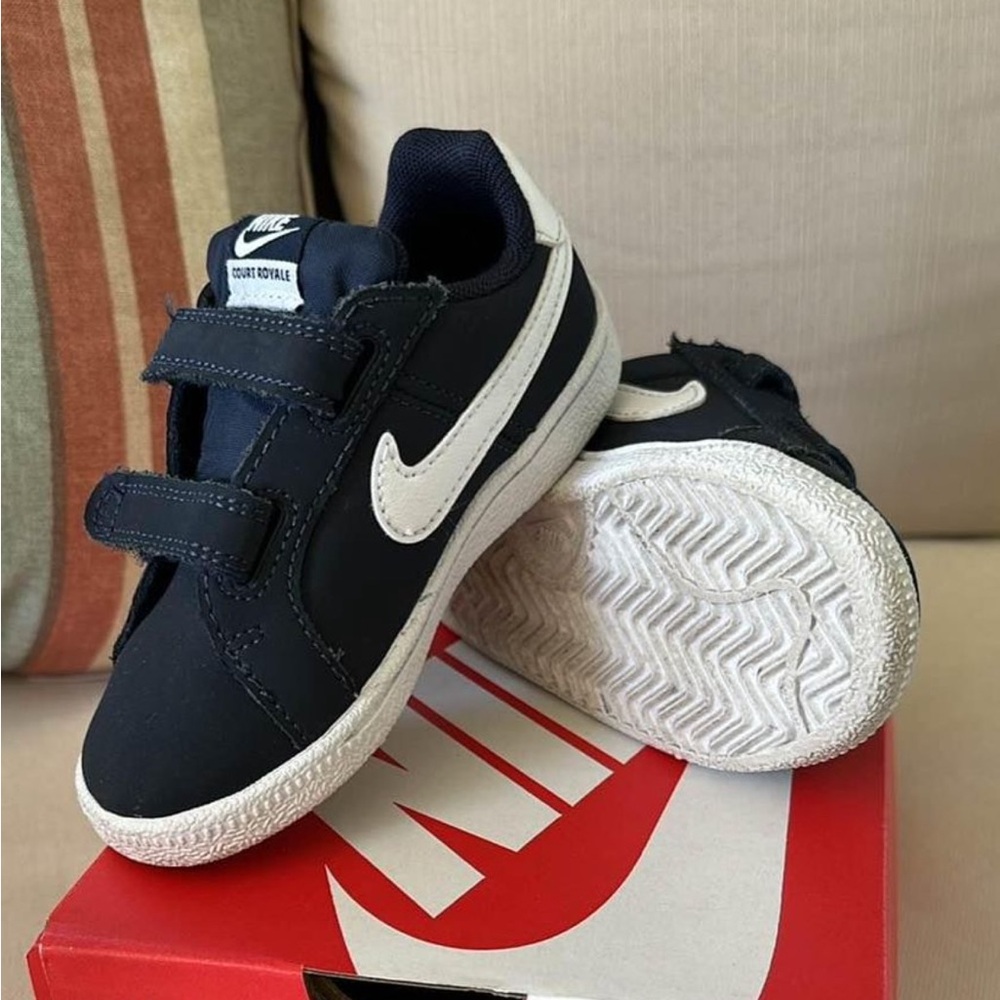Nike Court Royale
